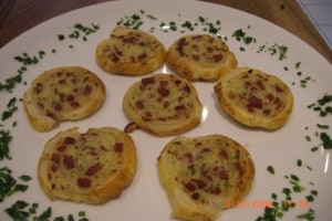 Blätterteigschnecken mit Salami und Kartoffeln