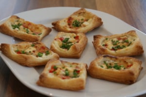 Blätterteigtaschen mit Schafskäse