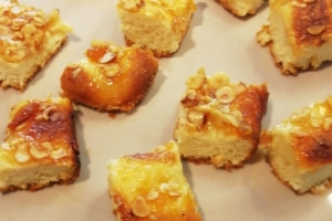 Butterkuchen mit Aprikosen Konfitüre